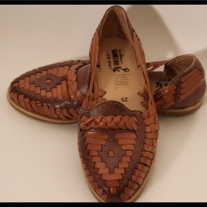 WOMEN'S CLOSED TOE HUARACHE SANDALS